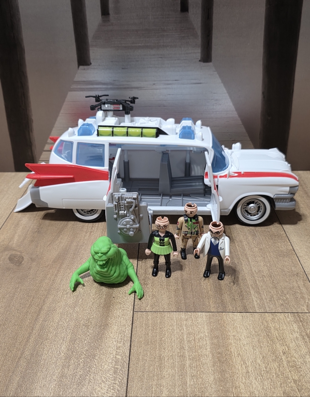 Ghostbusters Movie Ecto 1 Playset with Accessories Movie Toy 2020 - Picture 2 of 14